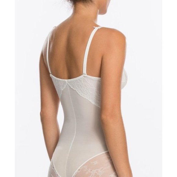 Spanx Spotlight On Lace Bodysuit - Picture 2 of 5